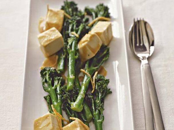 Broccoli și tofu în sos miso
