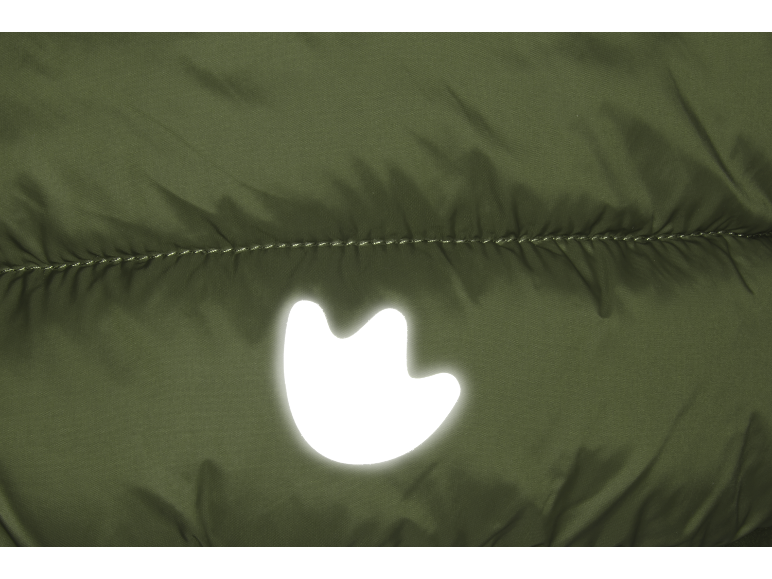 Țesătură matlasată verde cu un element reflectorizant în formă de labă.