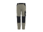 Pantaloni de lucru kaki și negri cu buzunare laterale.