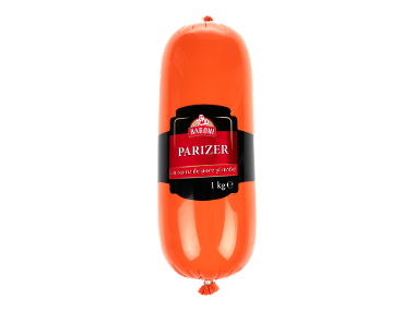 Parizer portocaliu cu etichetă neagră și textul „PARIZER cu carne de porc și ardei 1 kg℮”.