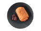 Pain au chocolat și bucăți de ciocolată pe o farfurie închisă.
