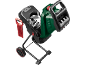 Tocător electric de crengi cu recipient de colectare verde și împingător roșu.