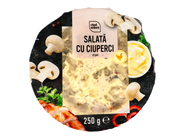 Salată de ciuperci cu pui în ambalaj rotund, cu decorațiuni de ciuperci și pui.