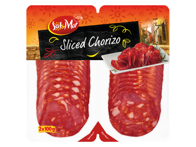Pachet de chorizo feliat cu fundal de peisaj mediteranean, 2x100g
