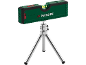 Nivelă laser verde pe un trepied argintiu.