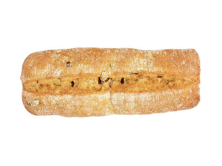 Pâine ciabatta cu măsline, presărată cu făină, pe fundal alb.