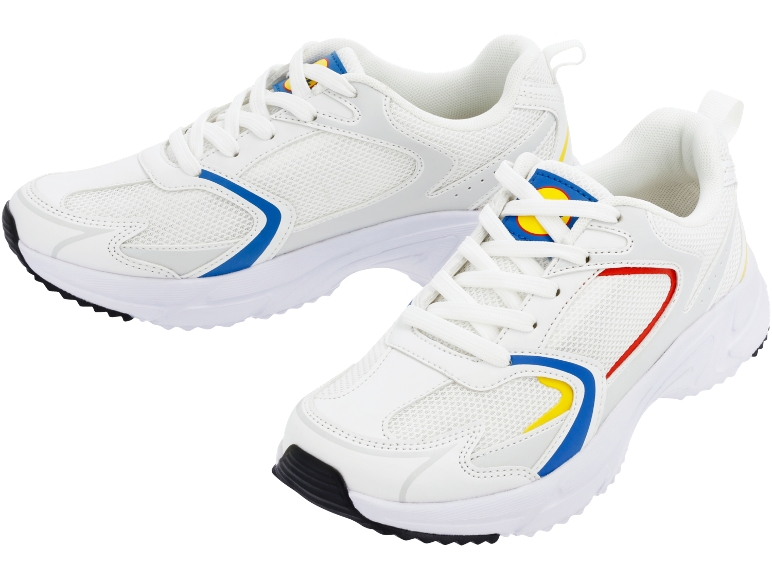Pereche de pantofi sport albi cu accente albastre, roșii și galbene.