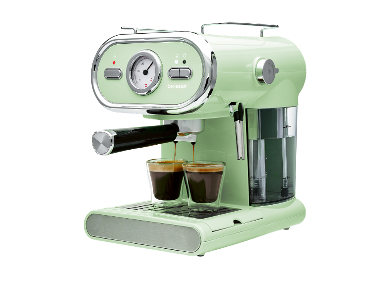 Espressor retro verde deschis preparând două cești de cafea.