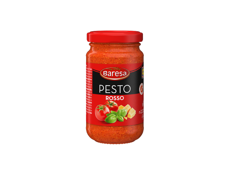Borcan de pesto roșu cu roșii, busuioc și brânză.