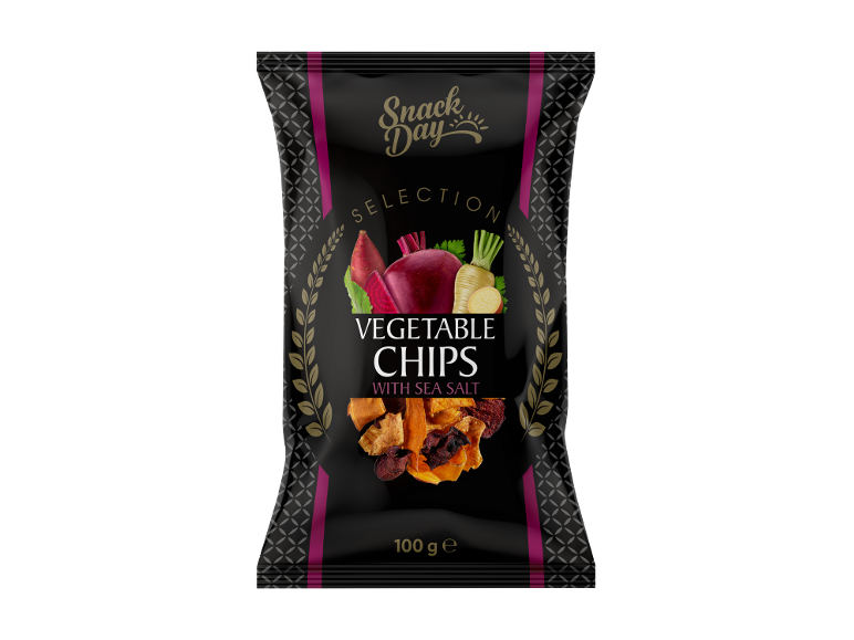 Pungă neagră de chipsuri de legume cu sare de mare, cu sfeclă și păstârnac.
