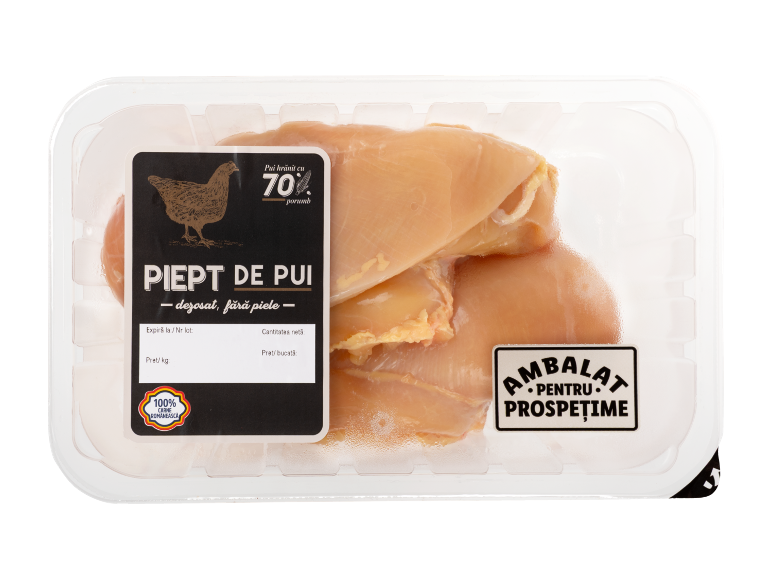 Ambalaj piept de pui dezosat, fără piele, hrănit cu 70% porumb, ambalat pentru prospețime.