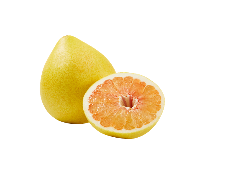Pomelo întreg și jumătate de pomelo cu pulpă roz pe fundal negru.