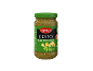 Borcan de pesto verde alla Genovese cu brânză și busuioc.