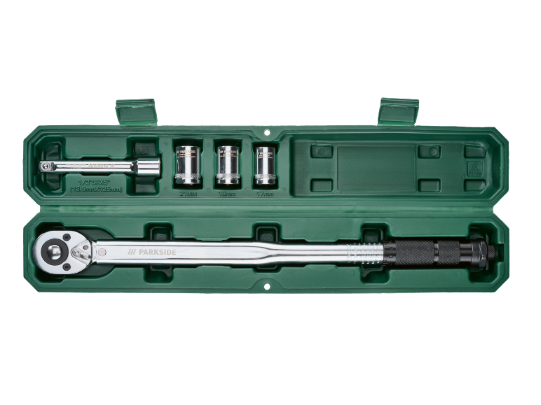 Set cheie dinamometrică cu bară de extensie și trei chei tubulare (21mm, 19mm, 17mm) într-o cutie verde.