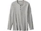 Tricou gri deschis cu mânecă lungă și nasturi la gât.