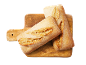 Două baghete ciabatta proaspete pe un tocător de lemn.