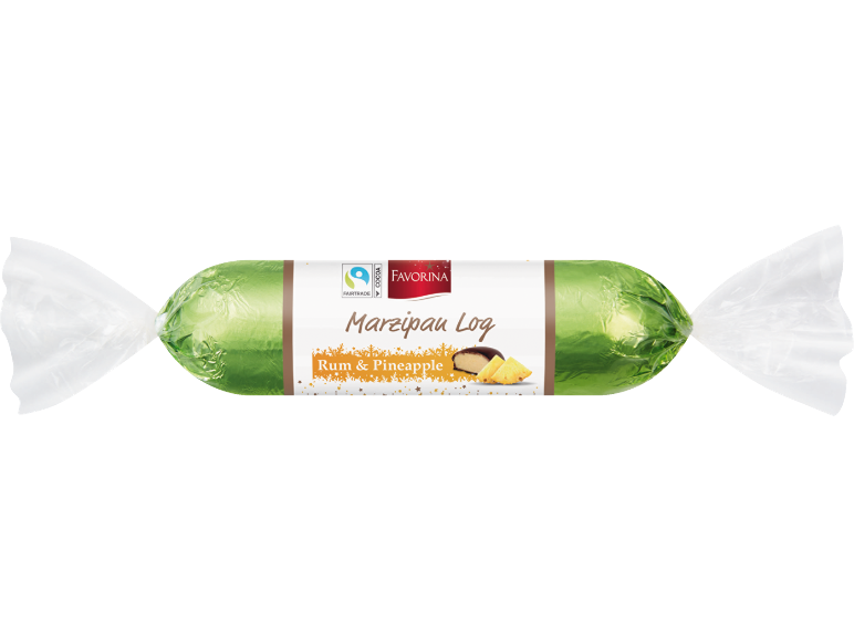 Rulou de marțipan cu aromă de rom și ananas, ambalat în folie verde și albă.