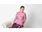 Pijama roz de damă cu pantaloni în carouri și inscripția „Endless Dreams”.