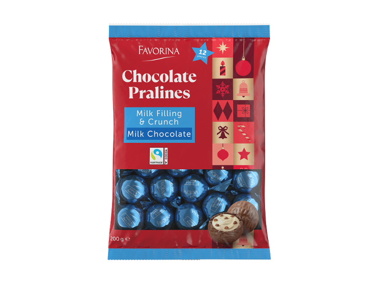 Pachet roșu de praline de ciocolată cu lapte cu design tematic de Crăciun.