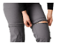 Pantaloni convertibili gri cu fermoar pe picior pentru a-i transforma în pantaloni scurți.