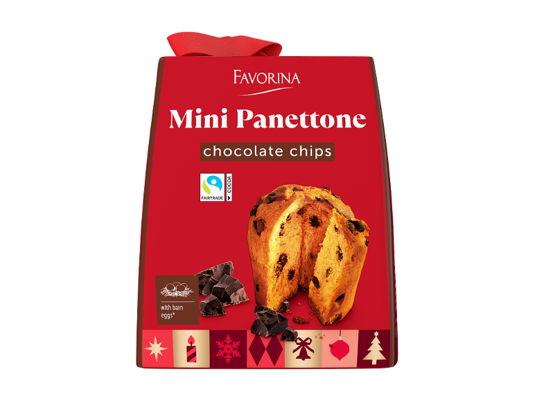 Ambalaj roșu de mini panettone cu bucăți de ciocolată și decorațiuni de Crăciun.