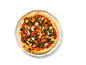Pizza cu spanac, ciuperci, roșii cherry și brânză pe o farfurie albă.