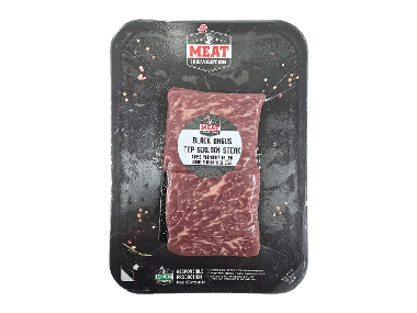 Steak de vită din vrăbioară ambalat în vid pe o tăviță neagră