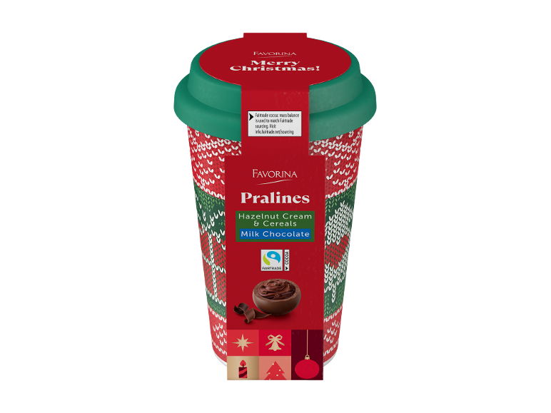 Praline de Crăciun cu cremă de alune și cereale în ciocolată cu lapte, într-o cană festivă.
