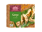 Cutie de gyoza de legume congelate cu o farfurie de gyoza și bețișoare.