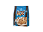 Ambalaj de cereale sub formă de biscuiți cu bucăți de ciocolată, scufundate în lapte.