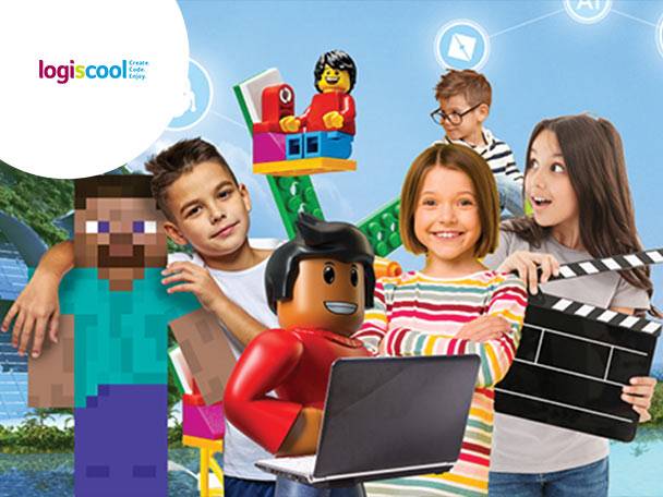 Copii zâmbitori cu laptopuri, personaje de jocuri video și recuzită de film, pe un fundal albastru.