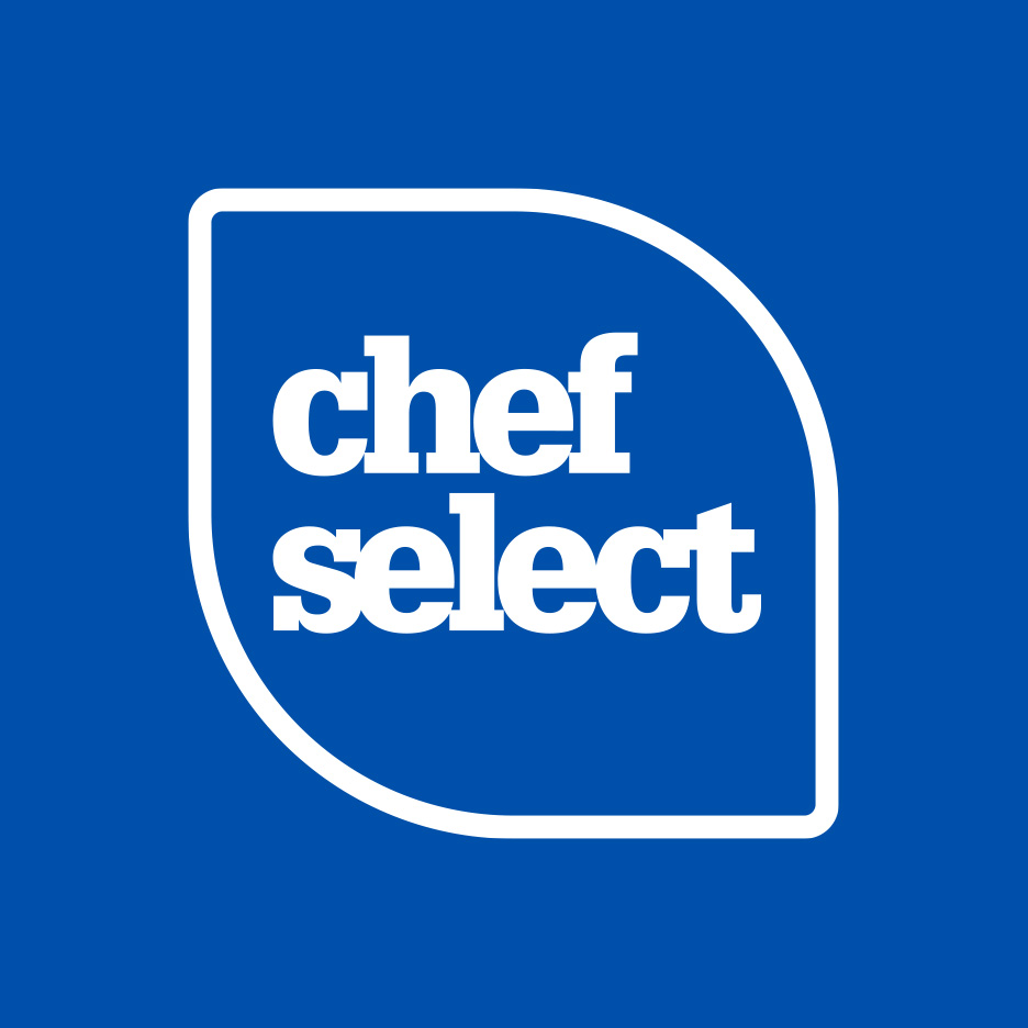 Logo Chef Select: text alb pe fundal albastru, încadrat de o formă albă rotunjită.