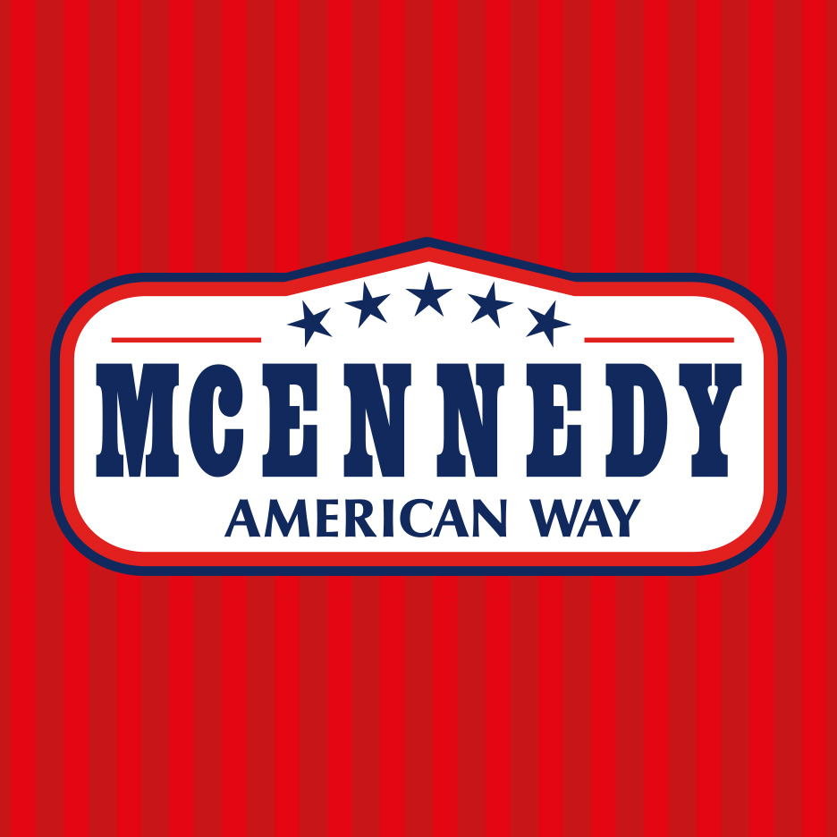 Siglă roșie, albă și albastră cu textul 'MCENNEDY AMERICAN WAY' și stele.