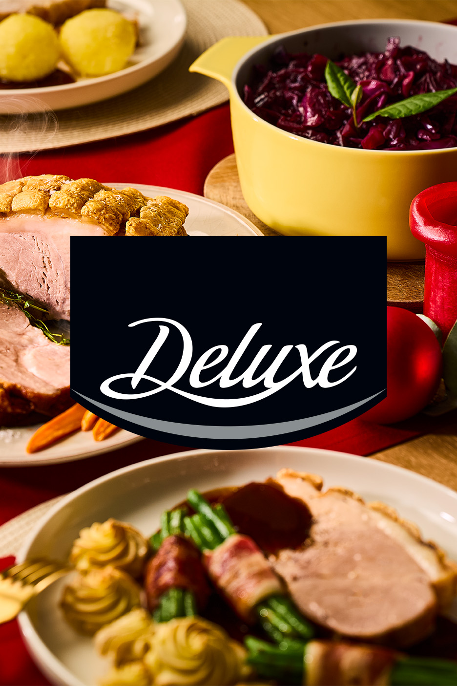 Mese festive cu friptură, varză roșie și garnituri, cu logo-ul Deluxe