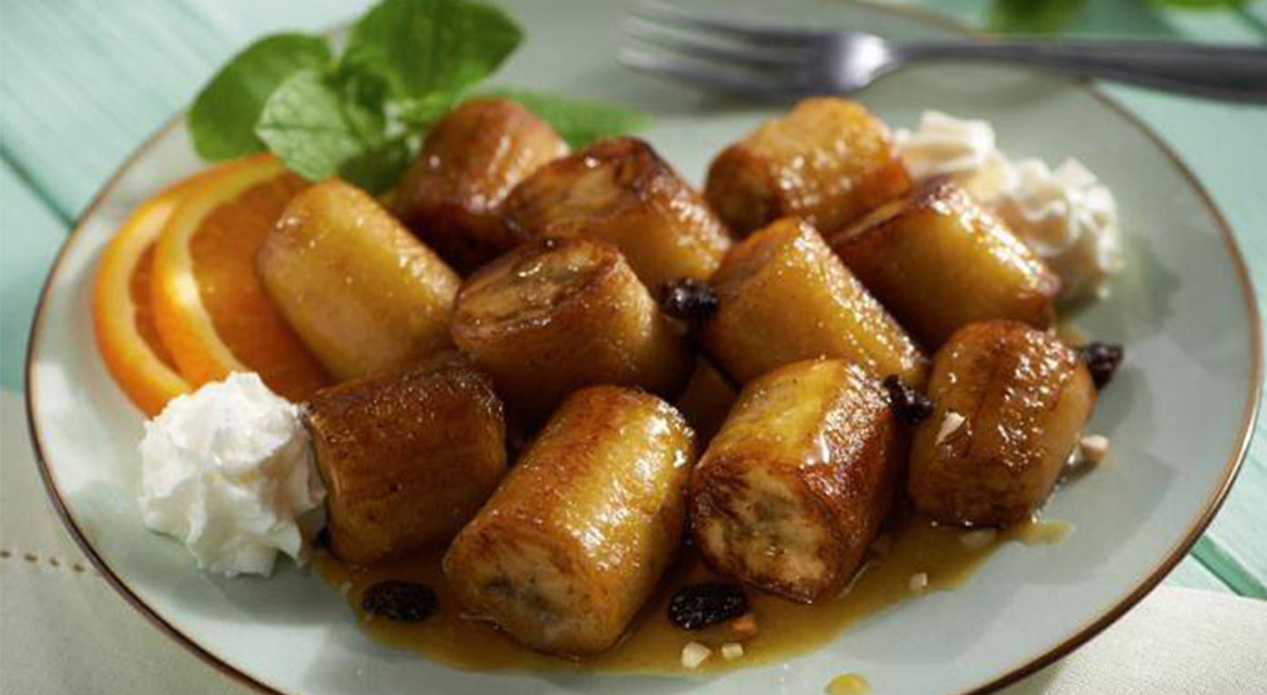 Banane caramelizate cu frișcă și portocală.