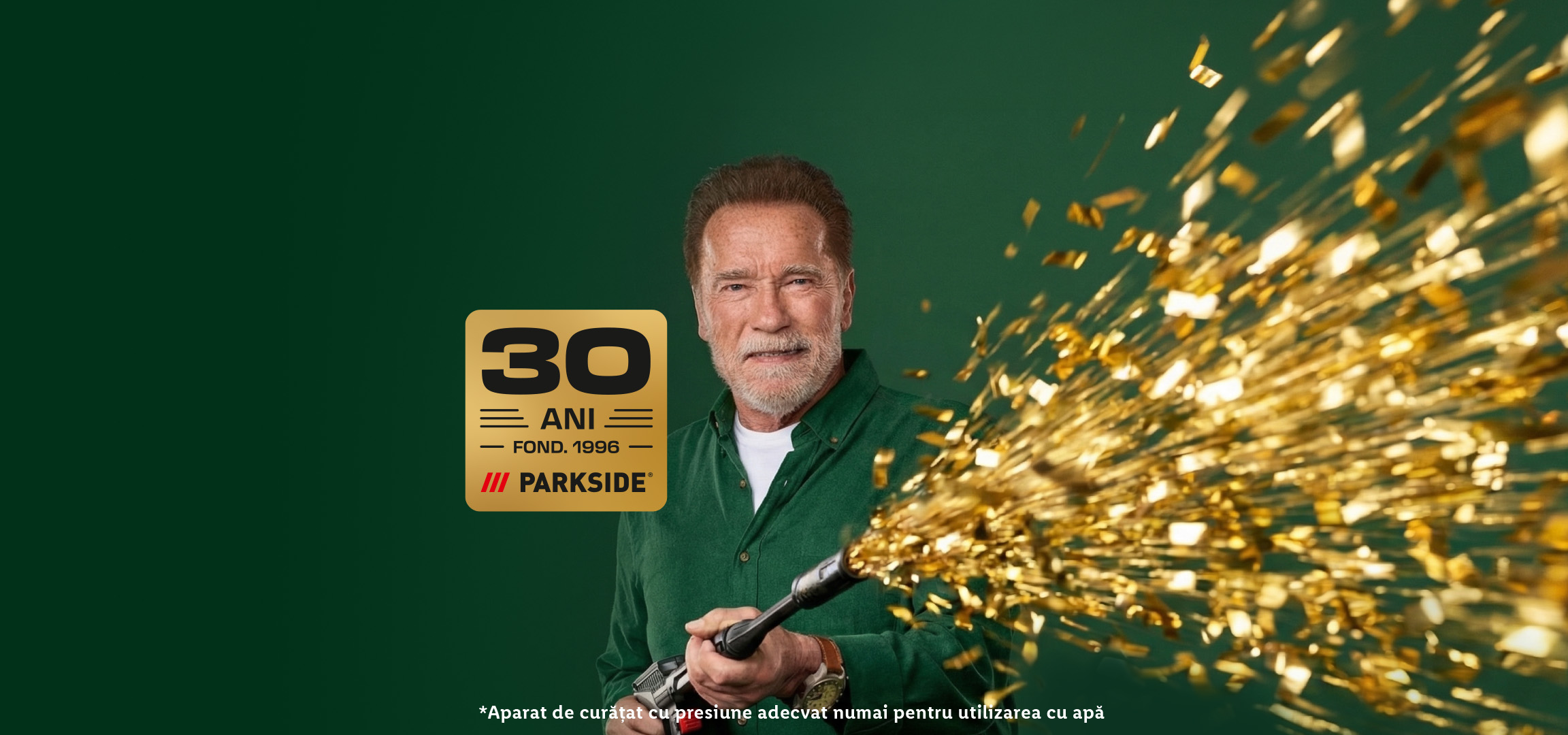 Arnold Schwarzenegger sărbătorind cu confetti aniversarea a 30 de ani de la înființarea Parkside.