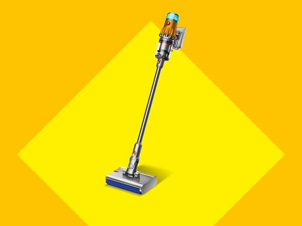 Aspirator vertical fără fir, cu capăt de curățare albastru, pe un fundal galben-portocaliu.