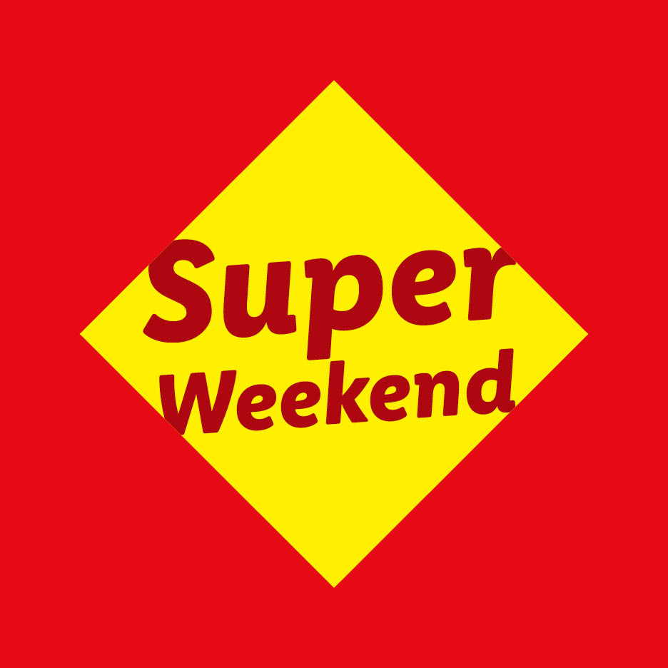 Un romb galben pe fundal roșu, cu textul roșu „Super Weekend”.
